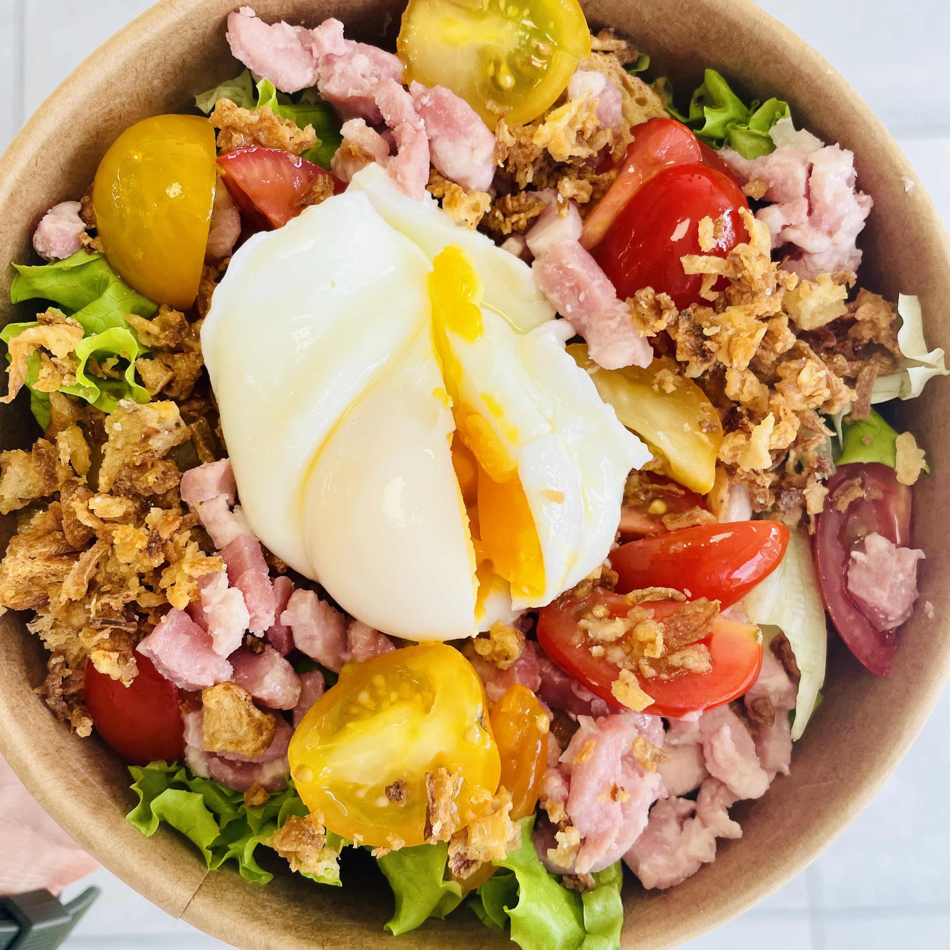 Photo d'une salade lyonnaise